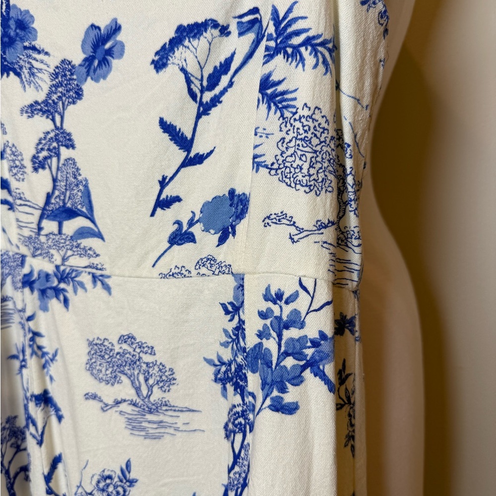 En Creme Blue and White Floral Mini Dress - Picture 5 of 5